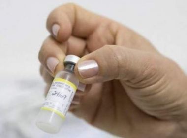 Bolsonaro assina decreto que reabre crédito de quase R$ 20 bilhões para compra de vacinas