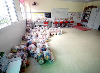 Prefeitura de Salvador inicia distribuição de cestas básicas para alunos municipais