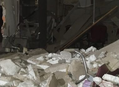 Criminosos armados explodem caixas eletrônicos em Muniz Ferreira