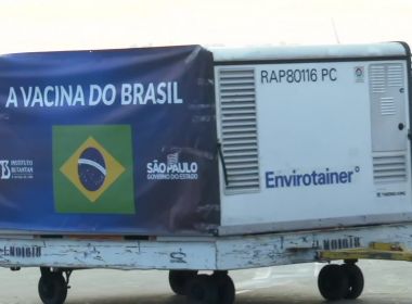 Lote com 8 mil litros de matéria-prima para produção da Coronavac chega ao Brasil