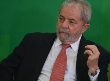 Juiz mantém bloqueio de bens de Lula ao enviar processos para Brasília
