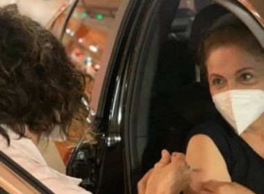 Dilma Rousseff é vacinada contra a Covid-19 em Porto Alegre