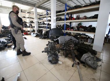 Local usado para desmanche de veículos é descoberto pela polícia em Salvador
