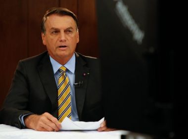 Bolsonaro celebra marca de 100 milhões de doses de vacina e ataca medidas restritivas