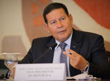 Auxiliares incentivam Mourão a disputar presidência da República em 2022