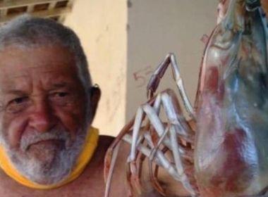 Homem captura 'camarão gigante' com mais de 400g e cerca de 50 cm no RN