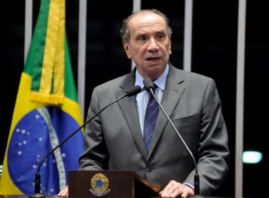 'Eleição foi limpa, perdemos porque faltou voto', diz vice de Aécio após fala de Bolsonaro