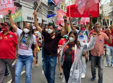 Lideranças da esquerda baiana comparecem a ato contra Bolsonaro no centro de Salvador