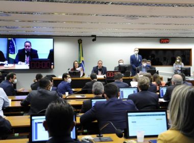 Comissão da Câmara aprova PEC do 'distritão' e volta de coligações para deputados
