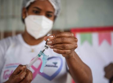Salvador começa vacinação de pessoas com 25 anos e grupos prioritários nesta quarta