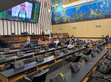 Oposição pede vista e adia votação de PL que amplia prazo de concursos na Bahia 
