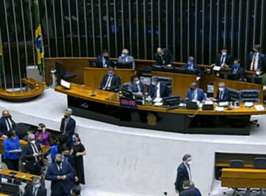 Câmara derruba 'distritão', aprova texto base da PEC eleitoral e retoma coligações