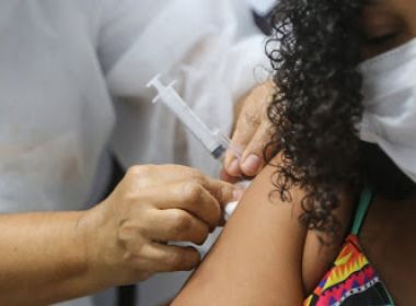 Salvador vacina contra a Covid pessoas com 19 anos ou mais nesta quinta