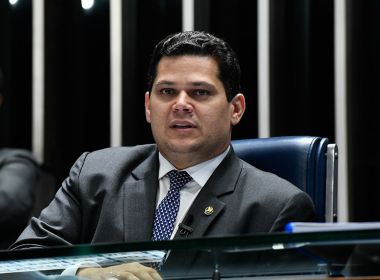 Após pedido contra Moraes, Alcolumbre decide não pautar indicação de Mendonça para o STF