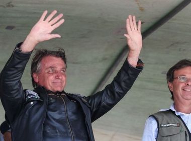  Bolsonaro assina MP que limita poder das redes sociais  para tirar publicações do ar 