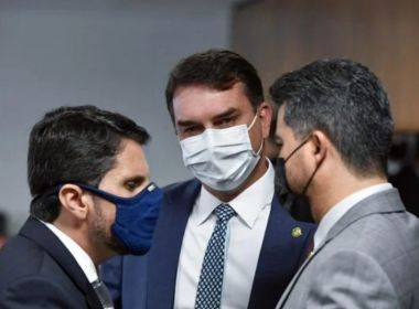 Após 17 sessões, Flávio Bolsonaro volta à CPI para acompanhar depoimento de Hang