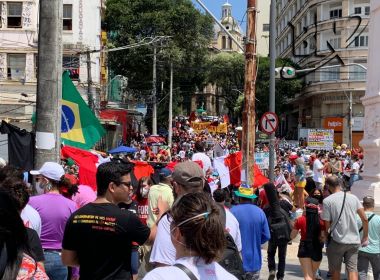 Manifestantes se concentram na Castro Alves para encerramento de ato contra Bolsonaro