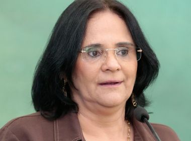 Damares defende veto de Bolsonaro: 'A prioridade é a vacina ou é o absorvente?'