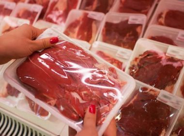 China mantém veto à compra de carne brasileira e deixa autoridades perplexas