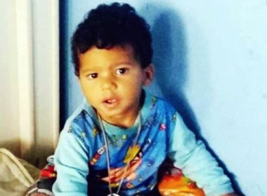 Rio: Bebê de um ano e meio morre após ser atingido por tiro enquanto cortava o cabelo