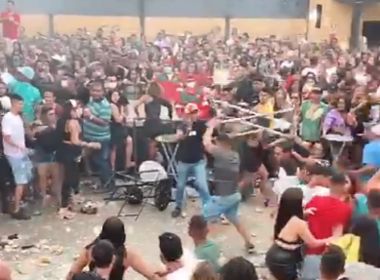 Vídeo: Show termina com pancadaria em Juazeiro