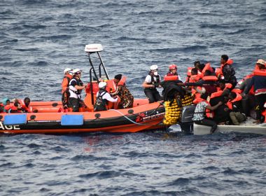MSF encontra 10 mortos em barco de madeira à deriva no Mediterrâneo