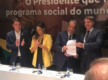 'Seremos uma família', diz Bolsonaro sobre Valdemar Costa Neto em ato de filiação ao PL