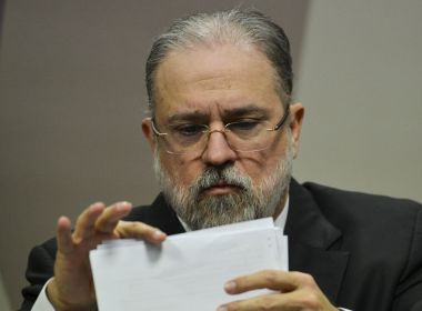 Aras se manifesta contra ação que impede Bolsonaro de promover ataques à imprensa