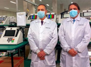 TRE-BA acompanha produção do novo modelo de urna eletrônica que será usado nas eleições