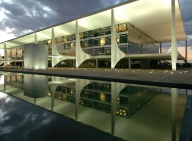 Bolsonaro promulga texto que prevê R$ 5,7 bi para Fundo Eleitoral em 2022