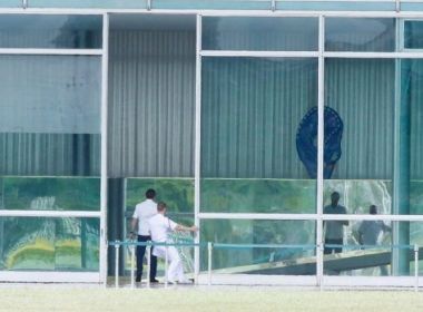 Bolsonaro volta a despachar do Alvorada nesta quinta, dizem aliados 