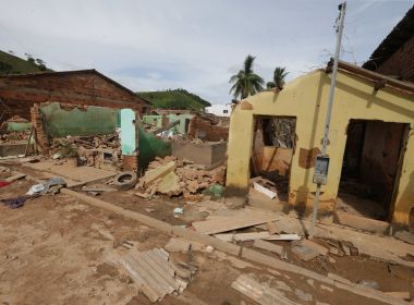 Rui assina convênios para construção de casas em 6 municípios atingidos por enchentes
