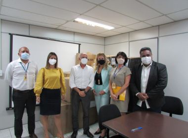 Leandro Guerrilha participa de entrega de computadores doados pelos Correios