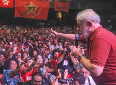 Em nova pesquisa, Lula vai a 42% e empata com a soma dos adversários