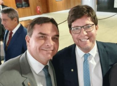 Flávio Bolsonaro convida Mario Frias para concorrer a deputado pelo RJ