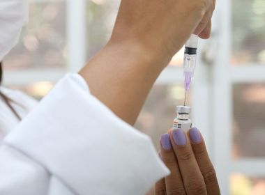 Governo discute possibilidade de 4ª dose da vacina para idosos e profissionais de saúde