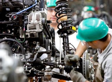 Indústrias crescem 2,9% em dezembro e fecham ano com alta de 3,9%