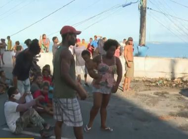 Moradores da Gamboa protestam na Av. Contorno após morte de jovem em ação da PM