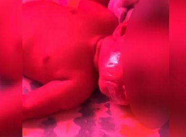 Por causa de choro, mãe tapa boca de bebê de 6 meses com fita adesiva no MT