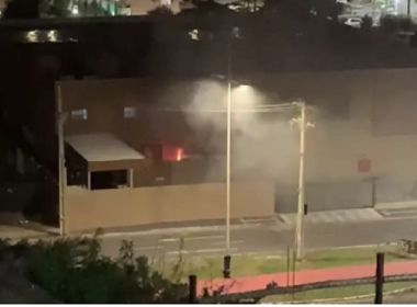 Incêndio atinge supermercado no bairro de Patamares em Salvador