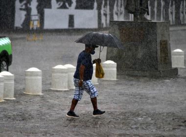 Acumulado de chuvas em abril chega a 51% da média; frente-fria deve durar até sexta