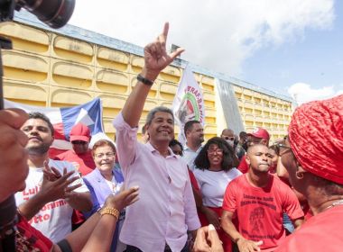 ‘A Bahia não vai voltar ao atraso’, afirma Jerônimo em ato com prefeitos e deputados