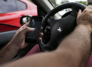 Maio Amarelo: Associação alerta para riscos do celular ao volante