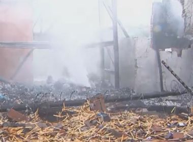 Galpão pega fogo no bairro de Águas Claras; vizinhos suspeitam de incêndio criminoso