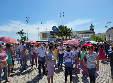 Em campanha por reajuste salarial, professores de Salvador decretam greve
