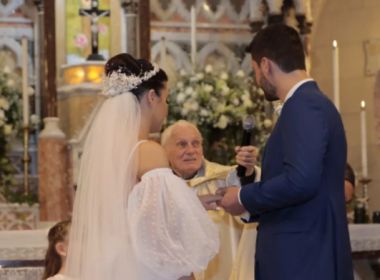 Padre celebra casamento do neto: 'Quase ninguém tem essa oportunidade', diz avô