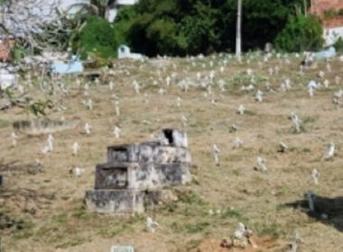 No cemitério de Periperi, enterros acontecem só pela manhã por ordem do tráfico