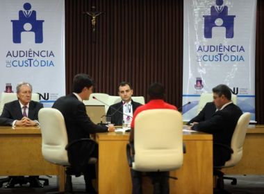 Projeto de Coronel prevê alteração em audiência de custódia; DPE pede diálogo