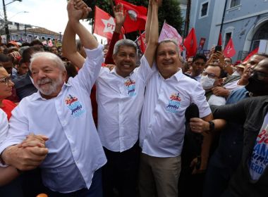 Lula participa do cortejo do 2 de Julho ao lado de Jerônimo, Rui, Alckmin e Geraldo Jr.