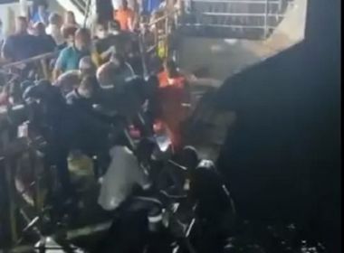 VÍDEO: Passageiro do ferry-boat cai no mar durante travessia Salvador-Itaparica 